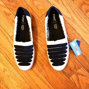 NWT - Toms espadrilles